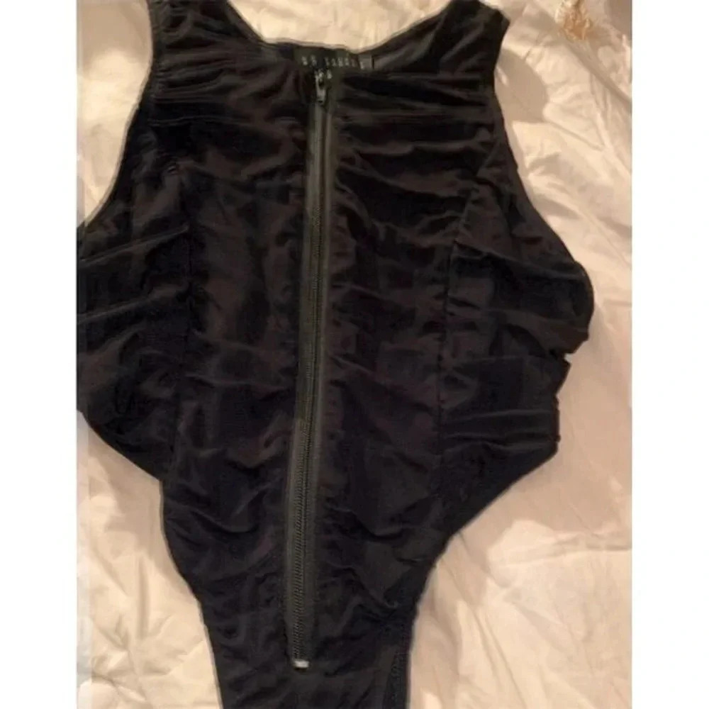 No Vacancy Women's Black Ruffled Sleeveless bodysuit with front Zipper Size L